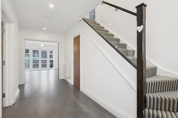 5 bedroom detached house to rent - Photo 1