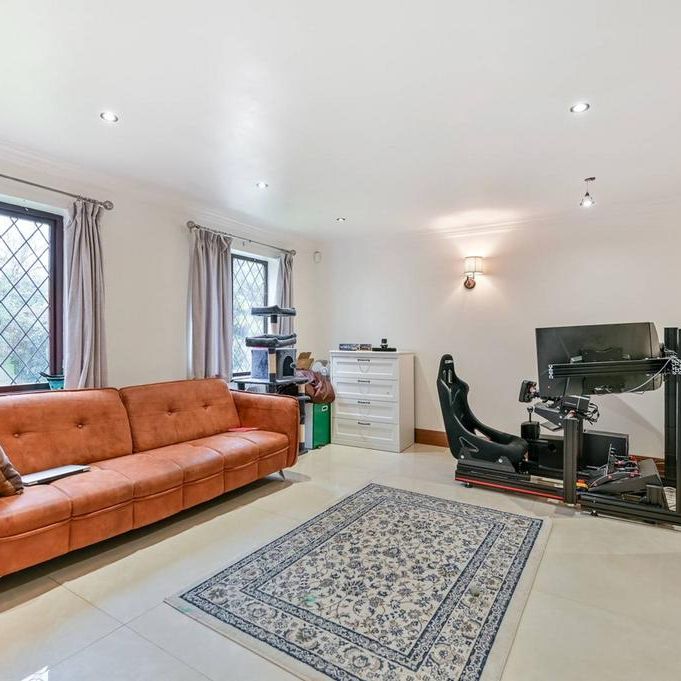 5 bedroom detached house to rent - Photo 1