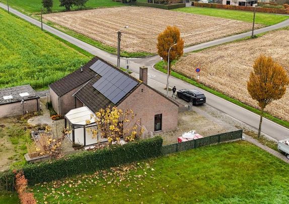 Verzorgde bungalow met: 3 slaapkamers, tuin en garage - Foto 1