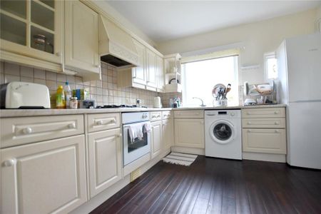 4 bedroom semi-detached house to rent - Photo 2