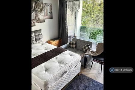 1 bedroom in a flat share to rent - Photo 4