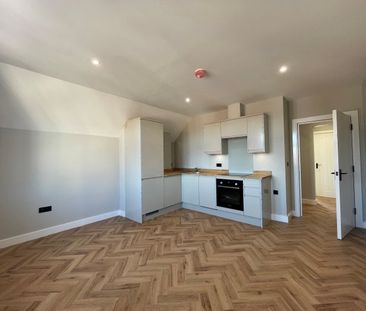 Horley - Photo 2