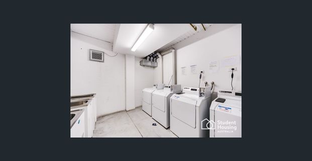 Spring Street Apartment - Student Only Accommodation - Photo 1