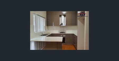 Renovated 3 bedrooms townhouse with timber floor - Photo 5