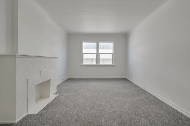 Edward Manor - Photo 1