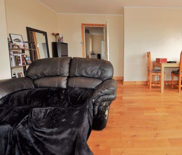 2 bedroom Flat in Eden Drive, Leeds - Photo 1
