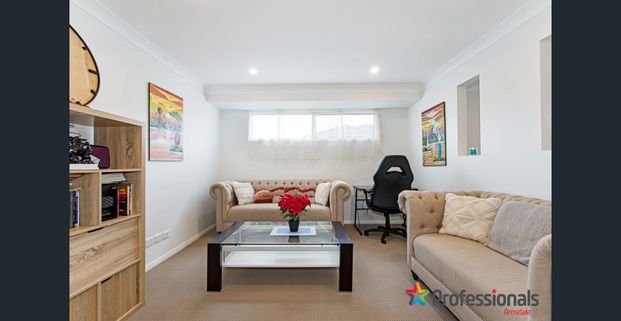 BEAUTIFUL FAMILY HOME IN BEN VENUE AREA - Photo 1