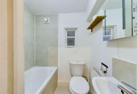 Ground Floor Flat, Midmoor Road, London, SW12 - Photo 3