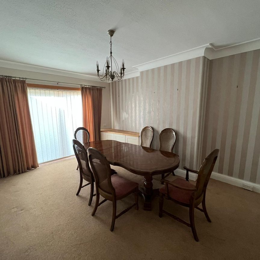 Scott Hall Road, Leeds, LS17 - Photo 1