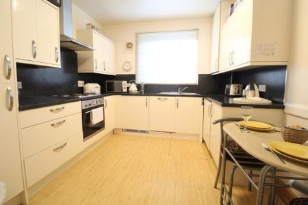 Auchinyell Gardens, Garthdee, AB10 - Photo 2