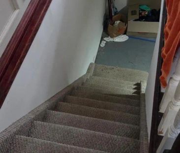 929 RITSON ROAD N - Photo 2