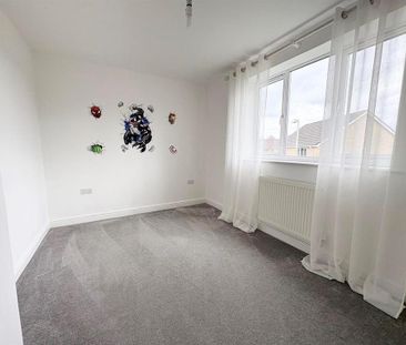 4 bedroom detached house to rent - Photo 3