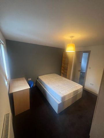 9 bedroom semi-detached house to rent - Photo 2