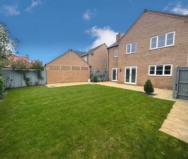 4 bedroom detached house to rent - Photo 2
