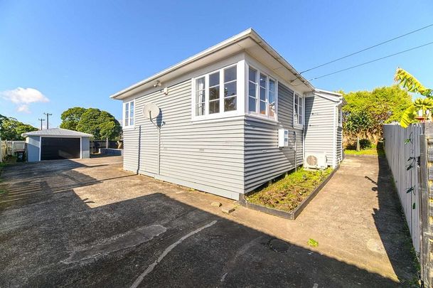 Private 3BR Home with Deck & lots of parking! - Photo 1