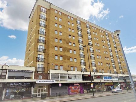 2 bedroom flat to rent - Photo 2