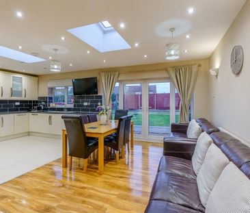 4 bedroom semi-detached house to rent - Photo 4