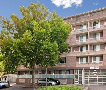 Spacious & Renovated Two Level Apartment - Photo 5