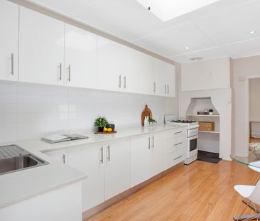 One Bedroom House with Parking - Photo 5