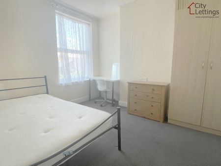 2 Bedroom Mid Terraced House - Photo 5