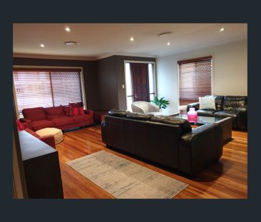 WATERFRONT HOUSE - 4 BEDROOMS|2 BATHROOMS|2 CARSPACES - Photo 3