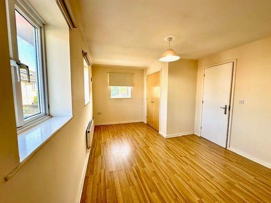 2 bedroom end of terrace house to rent - Photo 1