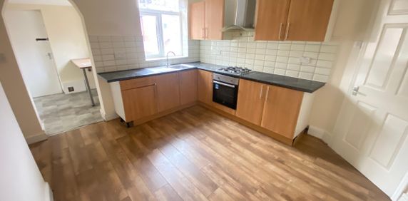 2 bed flat to rent in Canning Street, Benwell, Newcastle upon Tyne, NE4 - Photo 2