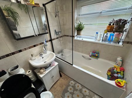 WHITTINGTON CLOSE, HYTHE, SO45 5NQ - Photo 2