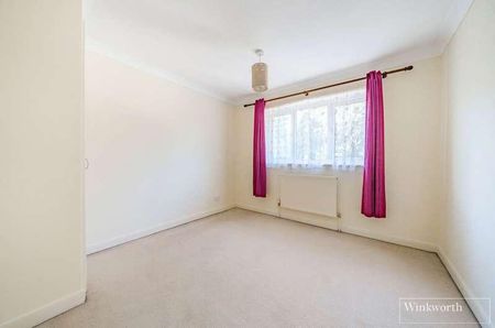 Gloucester Road, Bagshot, Surrey, GU19 - Photo 2