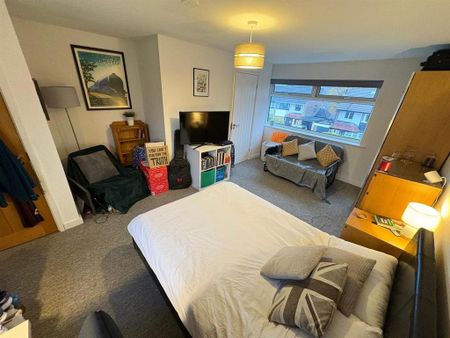 1 bedroom in a house share to rent - Photo 4