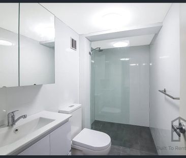 Partially furnished studio apartment - Water and Wifi included! - Photo 5