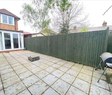 St Andrews Road, Acton, W3 - Photo 5