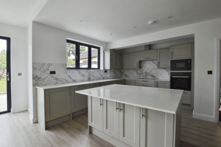 5 bedroom House To Let Total Size: 1464 SQ FT - Photo 4