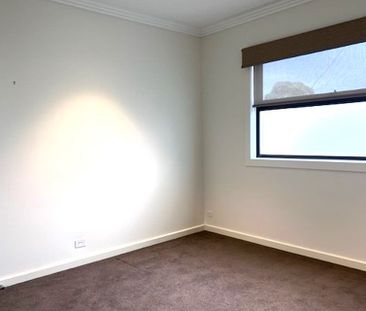 Unit 2/11 Barrina Street, - Photo 3