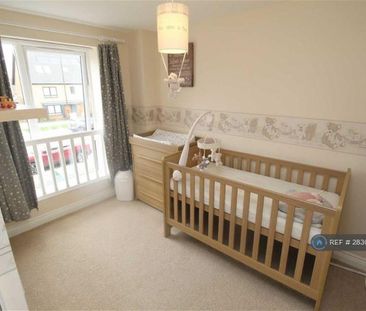 4 bedroom semi-detached house to rent - Photo 4