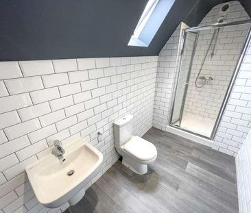 Esher Road, L6 - Photo 1