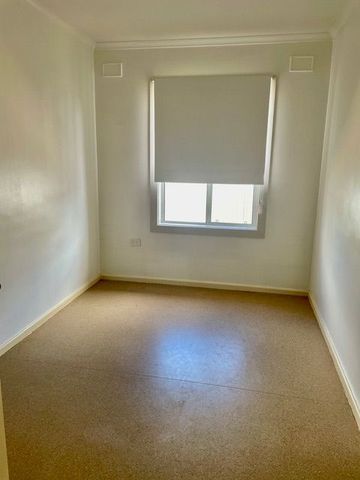 Fresh 3 Bedroom home - Photo 4