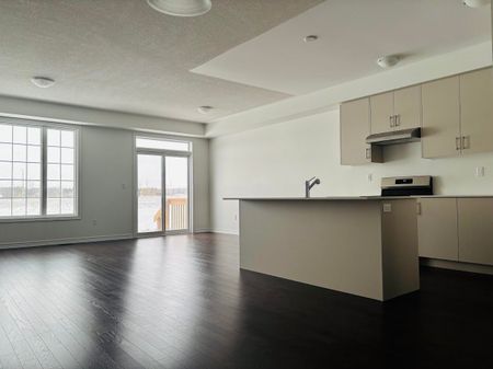 For Lease - 10 Reigate Avenue, Whitby, Ontario - Photo 5