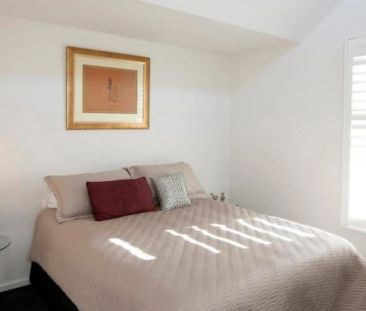 Superbly renovated FULLY FURNISHED - Photo 3