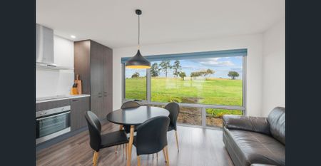 Stylish, Semi-Furnished Two-Bedroom Claremont Apartment - Photo 4