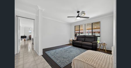 Fantastic Spacious Family Home with Ducted Air! - Photo 5