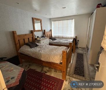 4 bedroom terraced house to rent - Photo 4