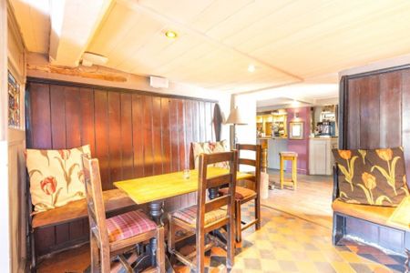 Willoughby, Rugby - Photo 3