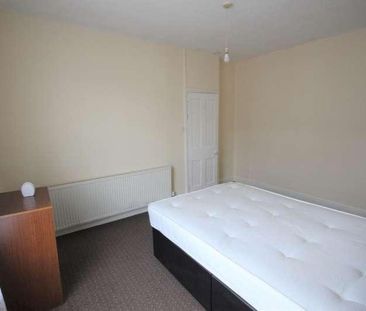 Woodview Place Woodview Place, Leeds, LS11 - Photo 1