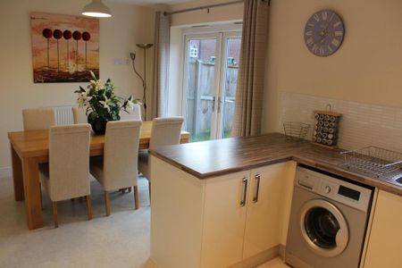 3 bedroom detached house to rent - Photo 2