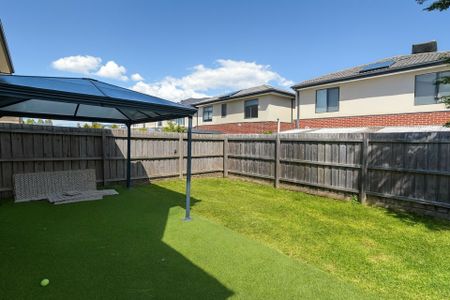 Spacious Family Home with Three Living Areas & 6.6kW Solar Panels! - Photo 2