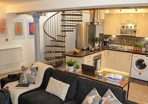 3 bedroom ground floor maisonette to rent - Photo 1