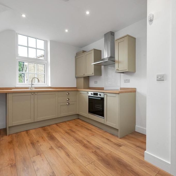 2 bedroom character property to rent - Photo 1