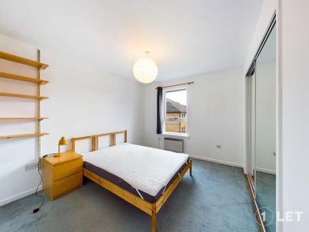 2 bedroom flat to rent - Photo 2