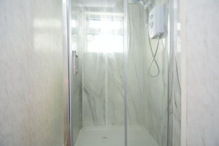 5 bedroom flat to rent - Photo 3